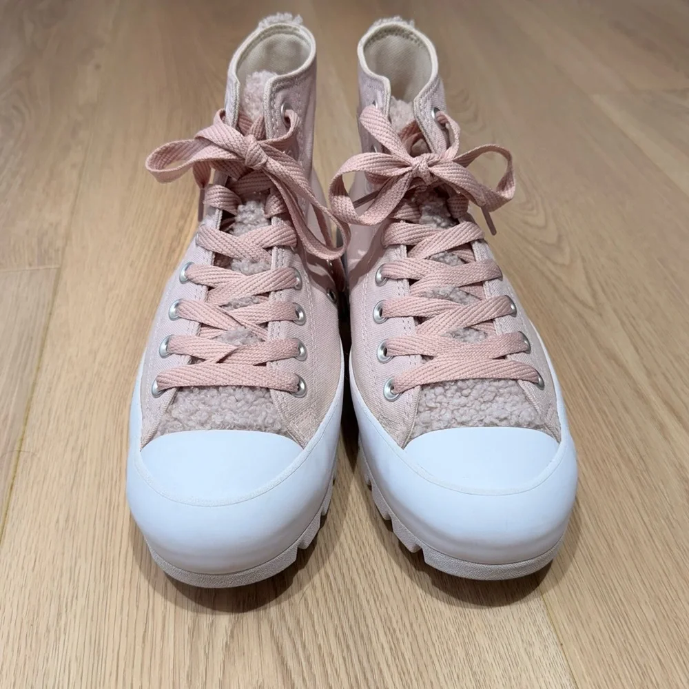 Converse Chuck Taylor All Star Lugged Platform Pink Sherpa Shoes A04448C Size 9 - Picture 2 of 11